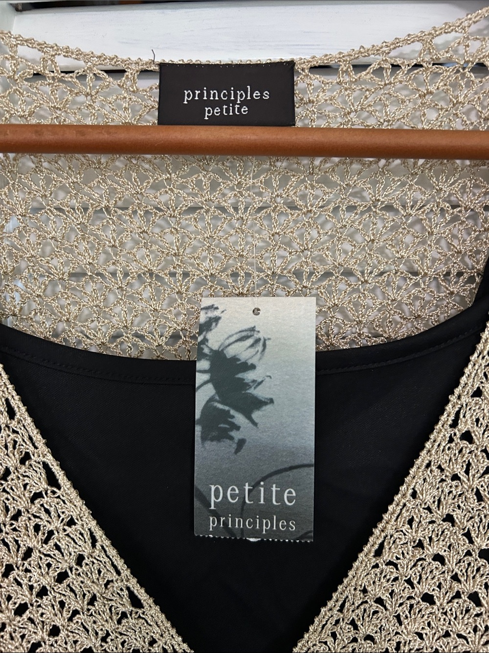 Principles Petite gold metallic  V-Neck Top w/Sequin Belt & Black under cami. - Picture 2 of 11
